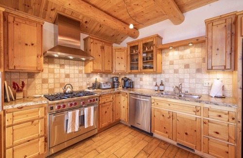 Castle Glen Estates Cabin | Pegasus | Luxury Lodge w/Hot Tub & Stunning Views