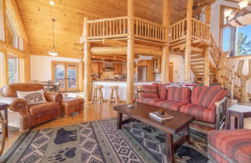 Castle Glen Estates Cabin | Pegasus | Luxury Lodge w/Hot Tub & Stunning Views