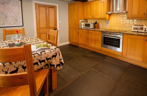 Ambleside House | Peggy Hill Cottage - Two Bedroom House, Sleeps 4