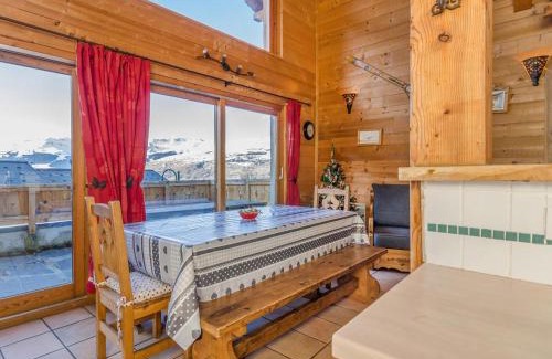 Peisey-Nancroix Ski Chalet | Peisey Chalet with Balcony Views