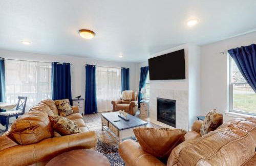 Rockaway Beach House | Pelican and the Raven