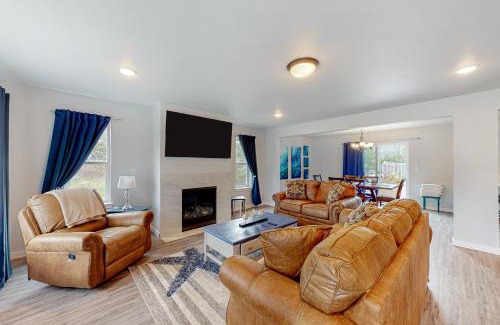 Rockaway Beach House | Pelican and the Raven