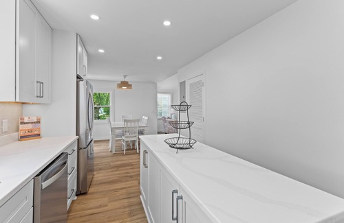 Pelican Bay House | Pelican Bay 13 - Brand New Reno! 1 Block to Beach!