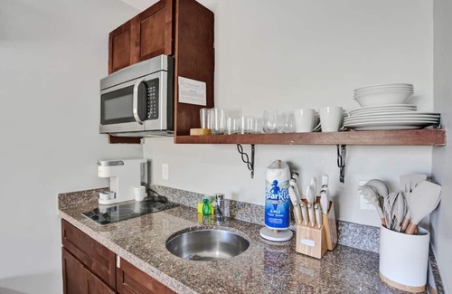 Pompano Beach Apartment | Pelican Cove: Studio Apartment in Pompano Beach