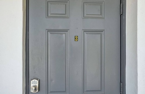 Pompano Beach Apartment | Pelican Cove: Studio Apartment in Pompano Beach