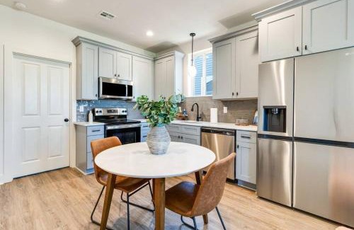 Lafayette House | Pelican house*King bed*Fast WiFi*Book now