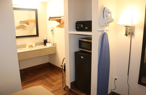 Gonzales Hotel | Pelican Inn