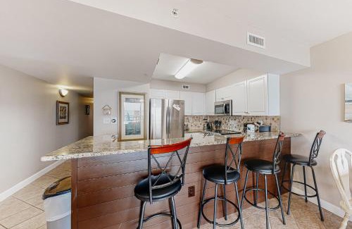 Fort Walton Beach Apartment | Pelican Isle 204 Gulf Clap