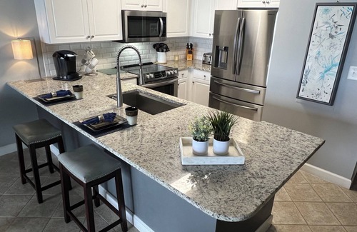 Fort Walton Beach Condo | Pelican Isle #207: Stunning Decor> Pool, Jacuzzi, Beach Service, King BR+bunkies