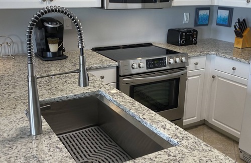 Fort Walton Beach Condo | Pelican Isle #207: Stunning Decor> Pool, Jacuzzi, Beach Service, King BR+bunkies