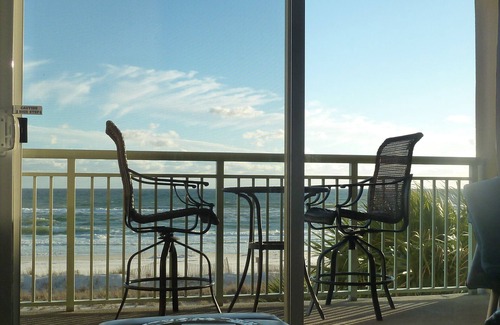 Fort Walton Beach Condo | Pelican Isle #207: Stunning Decor> Pool, Jacuzzi, Beach Service, King BR+bunkies