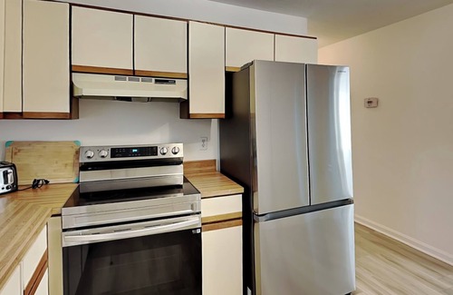 Surf City House | Pelican Place | Pet Friendly + Steps to the Beach!