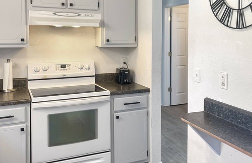 Navy Point House | Pelican Point Place-Minutes to NAS/Corry and Downtown!