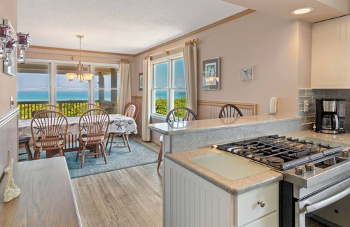 Kitty Hawk Condo | Pelican Watch *Oceanfront *Comm Pool *3 Night Min