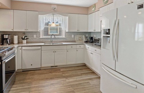Kitty Hawk Condo | Pelican Watch *Oceanfront *Comm Pool *3 Night Min