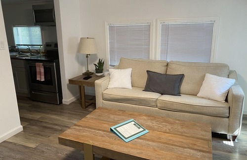 Fairhope Apartment | Pelicans House at The Bayhouse and Bungalows of FH