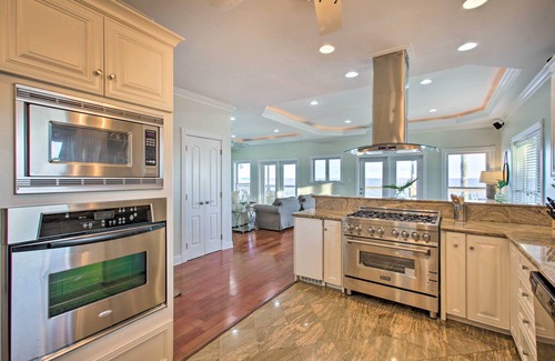 Lake Catherine House | ‘Pelicans Perch’ Waterfront NOLA Haven w/Pool!