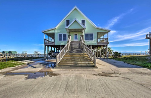 Lake Catherine House | ‘Pelicans Perch’ Waterfront NOLA Haven w/Pool!