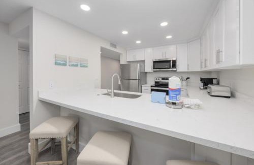 Sanibel Apartment | Pelicans Roost 204 condo