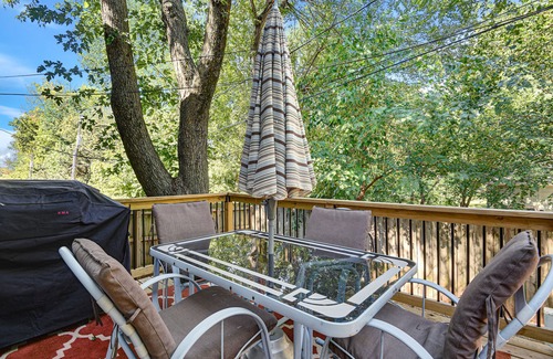 Merriam House | ☼Peloton Bike+Tread☼Fenced Outdoor Space☼Deck+Grill☼Luxury Beds☼