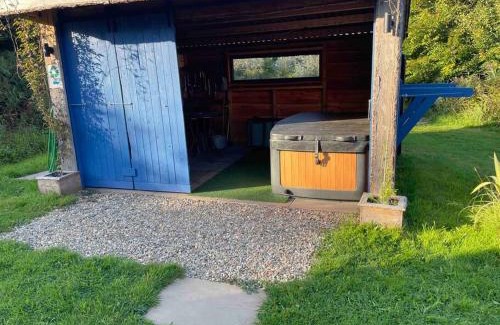 Fishguard Apartment | Pembrokeshire Shepherd hut with hottub