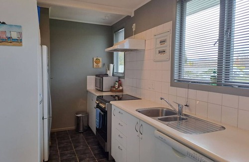 Rainbow Point House | Pencarrow Lodge - Classic Kiwi Bach, close to Lake