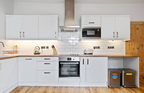 Maenporth Apartment | Pendennis - Bright Victorian flat, sea views, close to beach