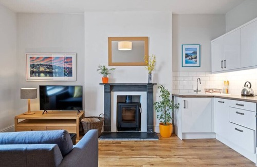 Maenporth Apartment | Pendennis - Bright Victorian flat, sea views, close to beach