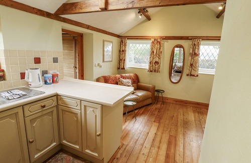 Boston House | PENDOCKIE, pet friendly, character holiday cottage in Mereham Le Fen