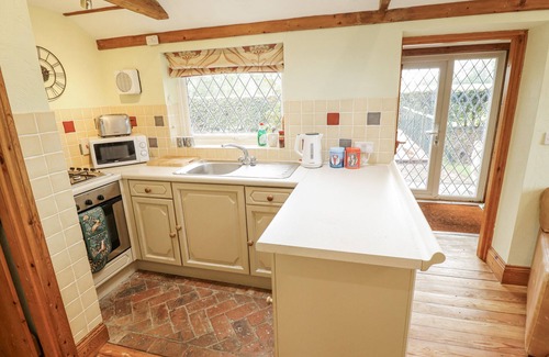 Boston House | PENDOCKIE, pet friendly, character holiday cottage in Mereham Le Fen
