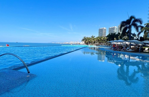 North Hotel Zone Condo | PENINSULA BEACHFRONT 3,300 SQ FT 4BR BR. PANORAMIC VIEW, STEPS TO SAND. 🏖️