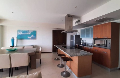 Cerritos Condo | Peninsula Charming and luxury apartment on the beach, with beautiful ocean view