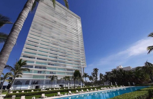 Cerritos Condo | Peninsula Charming and luxury apartment on the beach, with beautiful ocean view