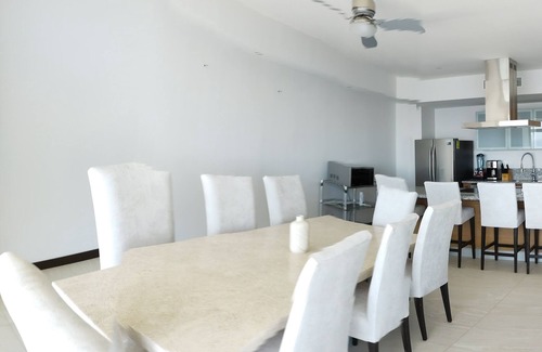 Cerritos Condo | Peninsula-Pacific-Pearl-9-people