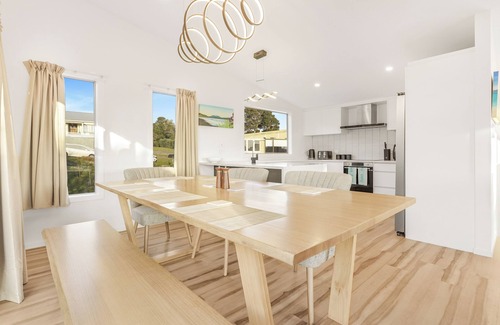 Raglan House | Peninsula Paradise - Raglan Holiday Home