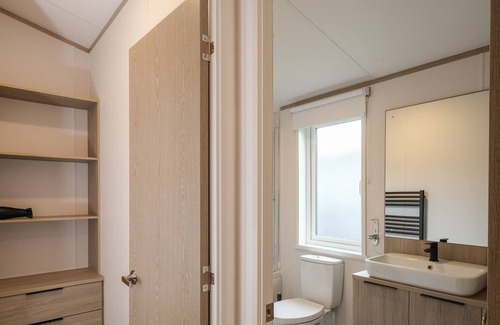 Fowey Cabin | PENMARLAM LODGE RETREAT 11, pet friendly, with a garden in Bodinnick