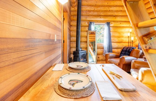 Oak Harbor Cabin | Penn Cove Overlook - Cabin with Loft