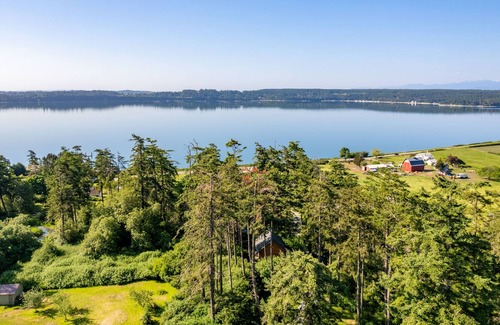Oak Harbor Cabin | Penn Cove Overlook - Cabin with Loft