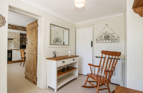 Maesbury Marsh Cottage | PENNAL COTTAGE, pet friendly, character holiday cottage in Knockin