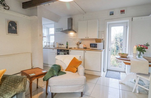 Haworth House | PENNY COTTAGE, pet friendly, with a garden in Haworth