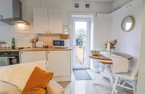 Haworth House | PENNY COTTAGE, pet friendly, with a garden in Haworth