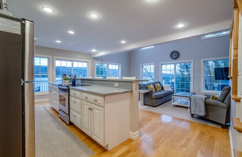 Town of Jerusalem House | Penny Lane: lake home on Keuka Lake with large sun deck, private lakefront, sleeps 10