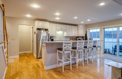 Town of Jerusalem House | Penny Lane: lake home on Keuka Lake with large sun deck, private lakefront, sleeps 10