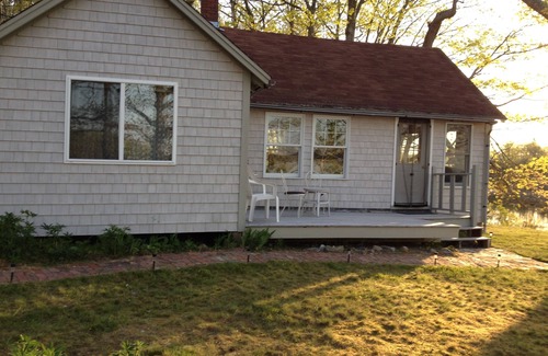 Penobscot Cottage | Penobscot Bay Cottage. Saturday-to-Saturday rentals. Pet Friendly. Waterfront.