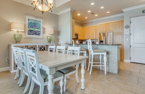 Pensacola Beach Apartment | Pensacola Beach Penthouse w/View + Pool Access!
