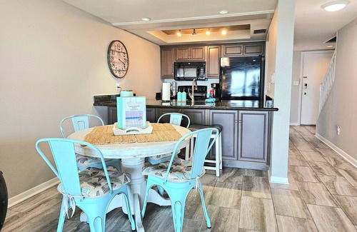 Pensacola Beach Condo | Pensacola Beach Waterfront Condo with Relaxing View. Family Friendly!