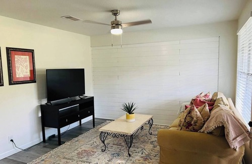 Southeast Pensacola House | Pensacola Duplex Near Hospital and PCC