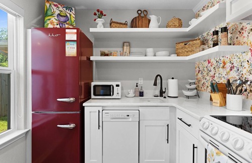 Pensacola Apartment | Pensacola Hideaway: Quirky Apartment Near NAS