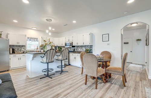West Pensacola House | Pensacola Home on 1 Acre with Large Yard and Grill!