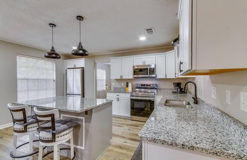 Myrtle Grove House | Pensacola Home w/Private Yard: 7 Mi to Downtown!